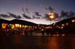 A noite cai na Plaza de Armas, em Cusco, no Peru